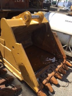 48" bucket, between pins 13", 3" pin size.
