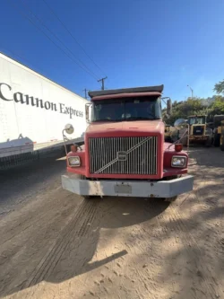 1997 VOLVO DUMP TRUCK