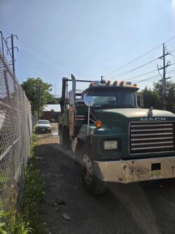 MACK RD 688S TRUCK